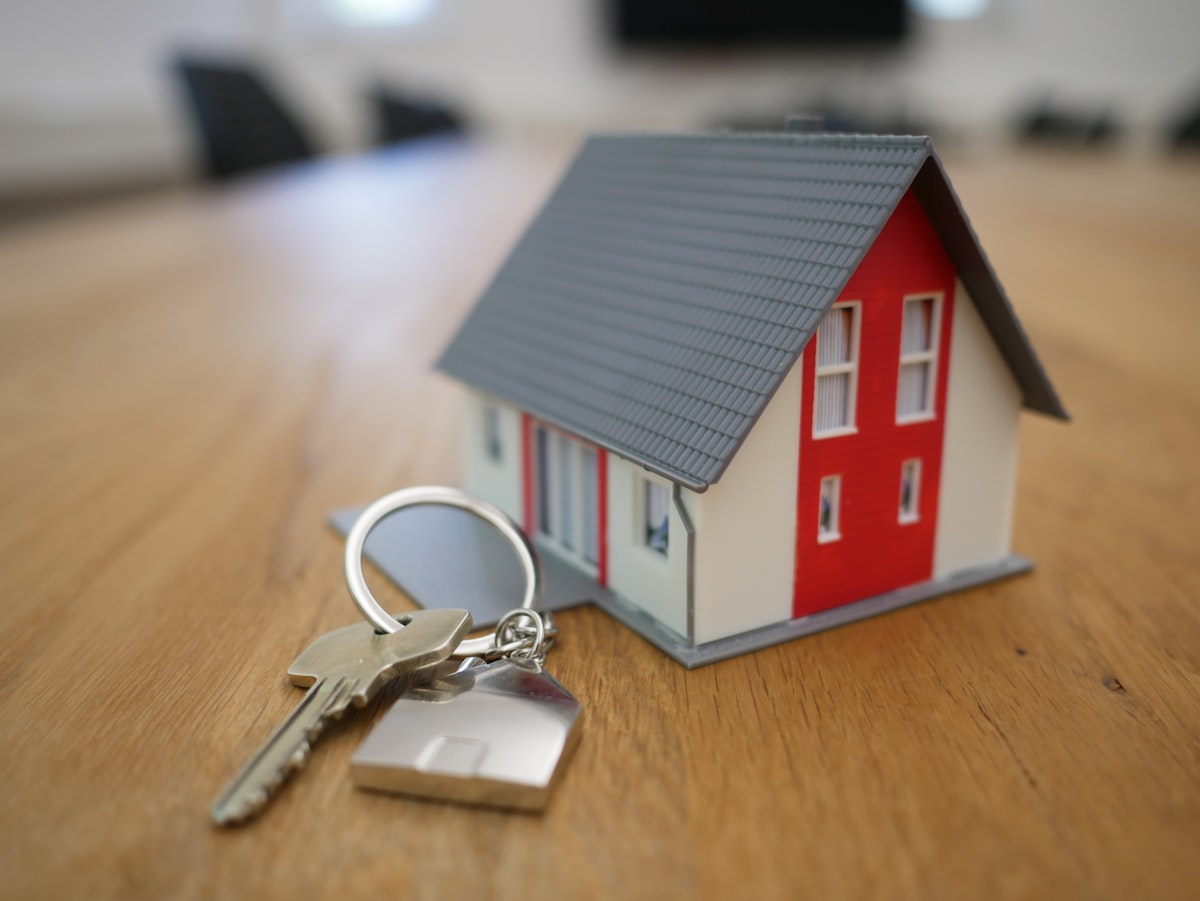 Agent immobilier accompagnant ses clients Riviera Maya